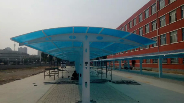 陽(yáng)光板雨棚如何安裝？陽(yáng)光板雨棚安裝注意事項(xiàng)